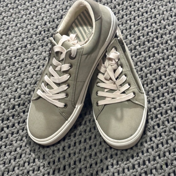 Taos Footwear Shoes - 👟 Taos Z Soul Canvas Sneakers Side Zip Comfort Shoe - US 10